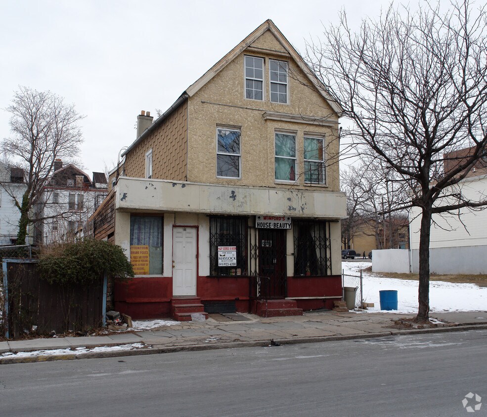 Primary Photo - 785 Bergen St