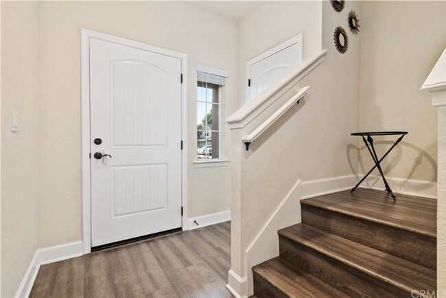 Building Photo - 3/2.5 end unit condo in Oakhaven Village