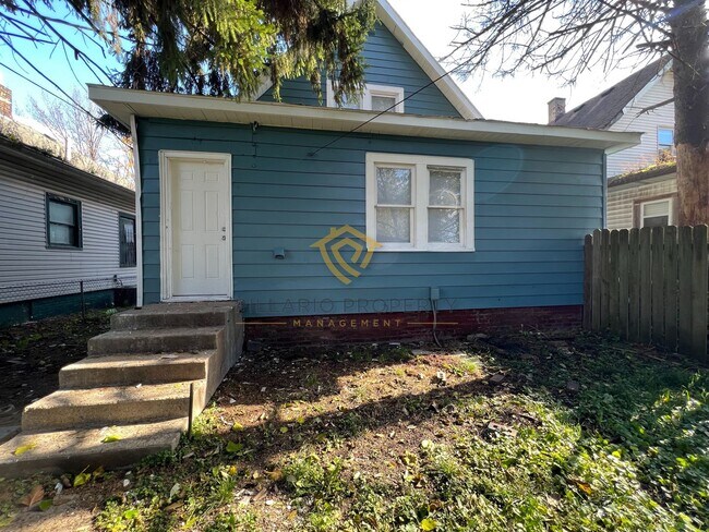 Foto del edificio - Spacious and Updated, 3 Bedroom/2 Bathroom...