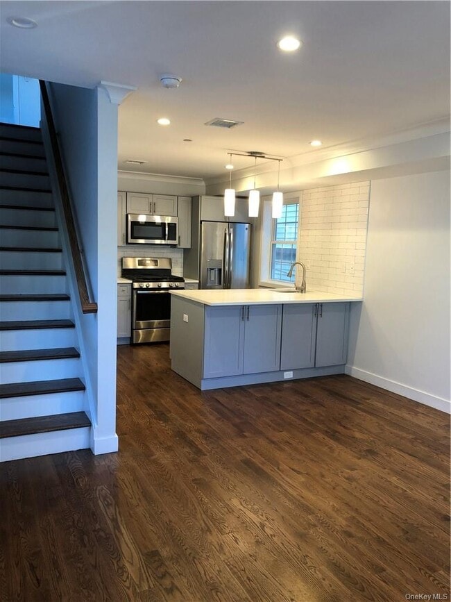 Building Photo - 268 W 261st St