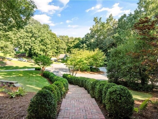 Building Photo - 755 River Gate Dr