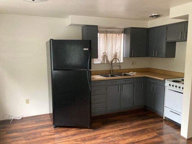 Building Photo - 50 Maplewood St