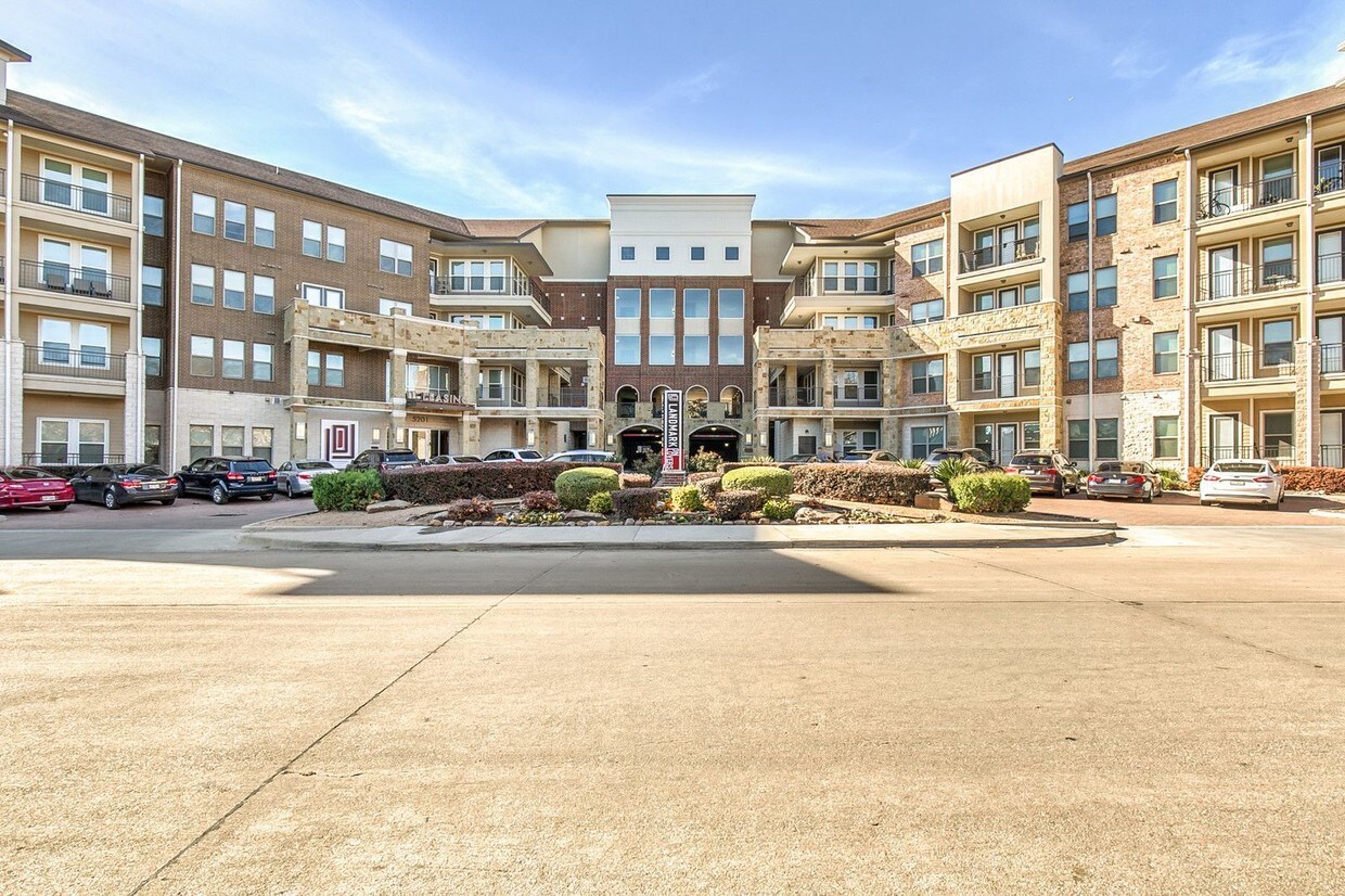 Landmark On Lovers Apartments in Dallas, TX