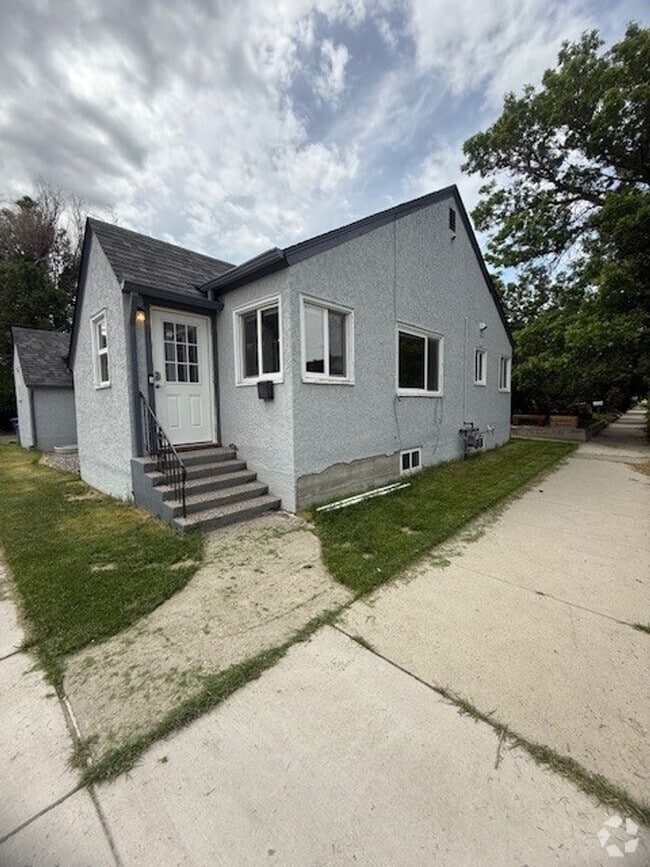 Building Photo - 504 W Geyser St