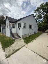 Building Photo - 504 E Geyser St