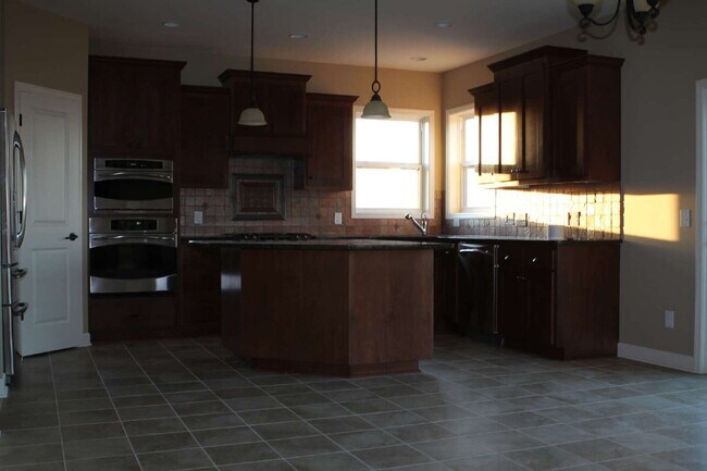 Building Photo - Stunning 5BR/3.5BA Single Family Home w/ 3...