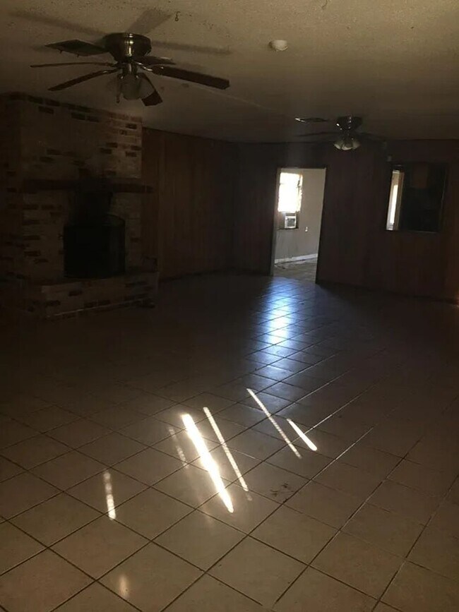 Foto del edificio - 3725 W Lynwood Dr