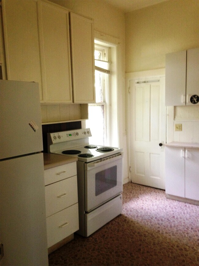 Building Photo - 1069 12th St