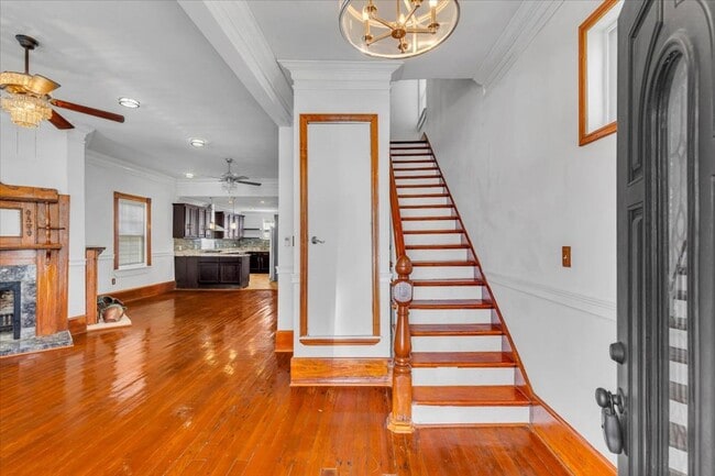 Building Photo - Beautiful 4 bedroom home downtown