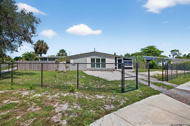 Foto del edificio - 300 SW 25th Ave