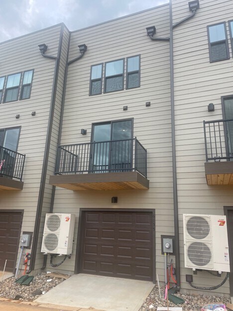 Foto del edificio - 6155 Station Crossing Ave