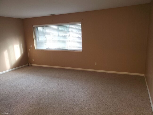Building Photo - 205 Provincial Ct