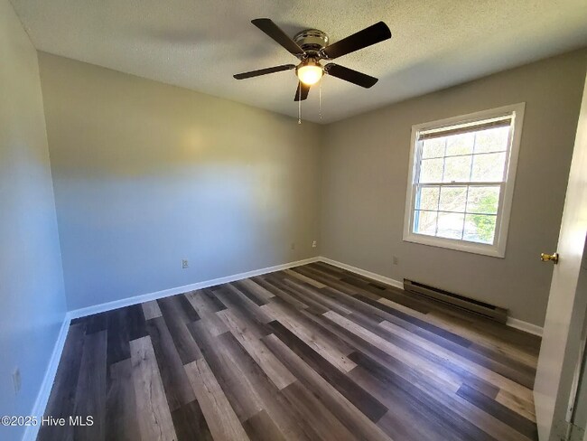 Foto del edificio - 305 Rhode Island Ave