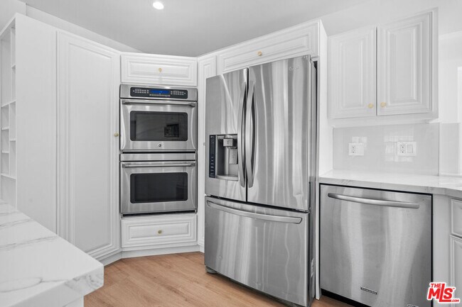 Building Photo - 22657 Friar St