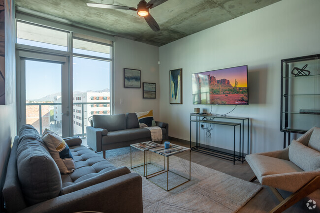 1BR, 1BA - 672 SF - The Gallery on Fifth