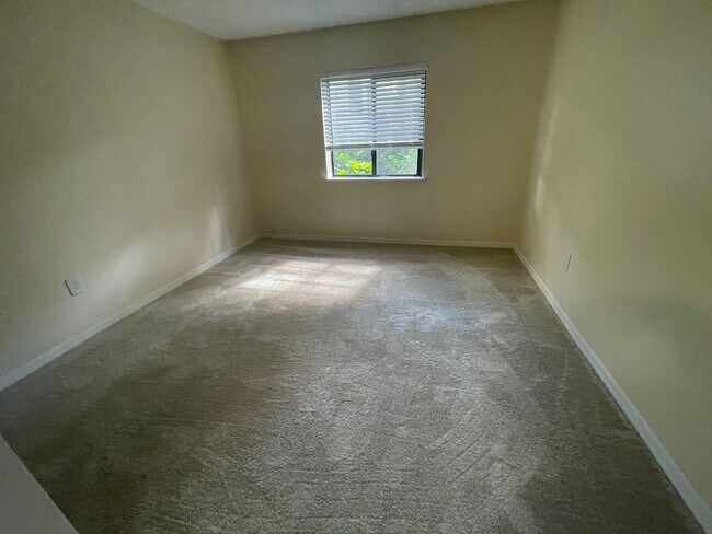 Building Photo - 2 Bed/2 Bath, Ground Floor Condo at the Re...