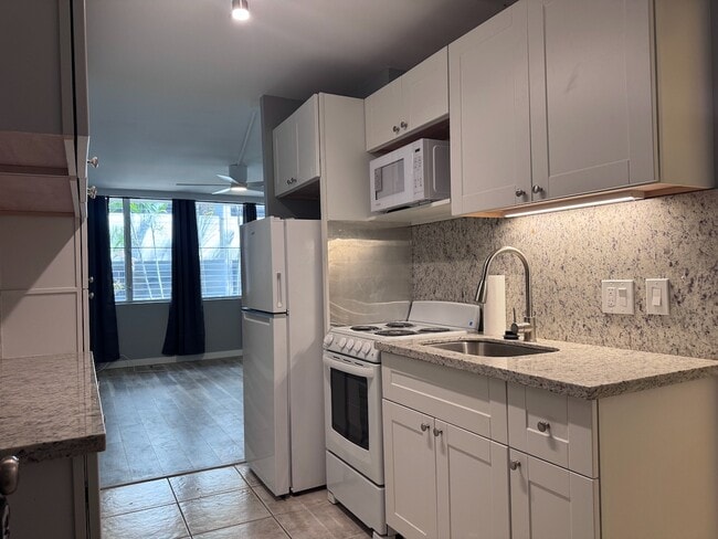 Studio W/Bath/No Parking-Close to UH - Man... - Studio W/Bath/No Parking-Close to UH - Man... Apartment
