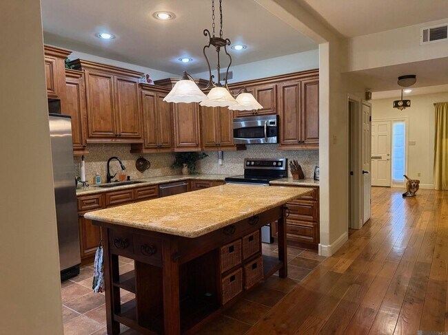 Foto del edificio - 10127 Runnymede Ave