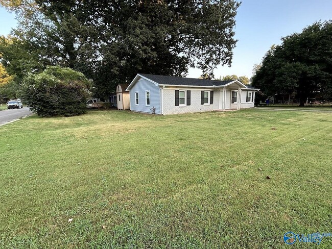 Building Photo - 2912 Alhambra Dr SW