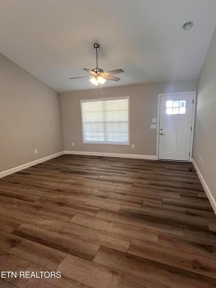 Building Photo - 355 W Outer Dr