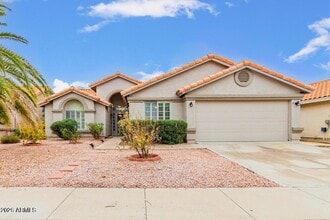 Building Photo - 4655 E Villa Maria Dr