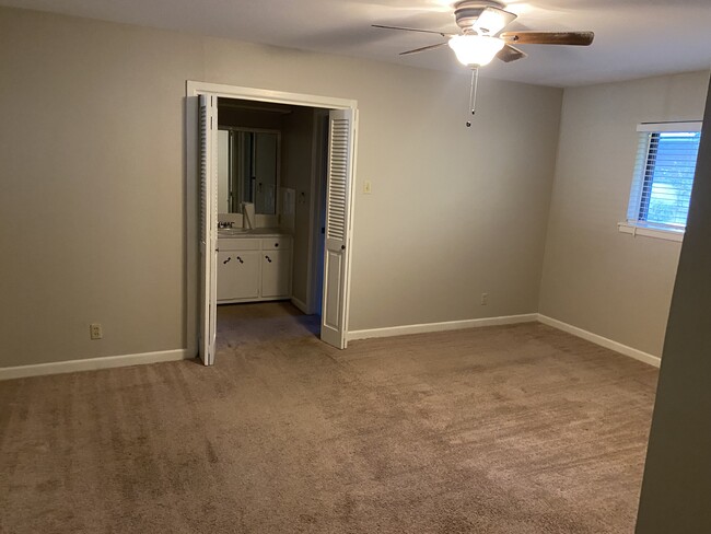 Building Photo - 1405 Blanton Pl