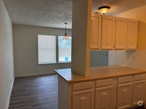 Building Photo - 736 Vicki Dr
