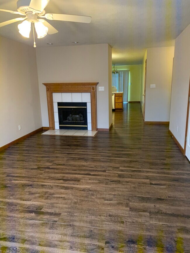 639 Oakbrook Ave, Chatham, IL 62629 Townhome Rentals in Chatham IL