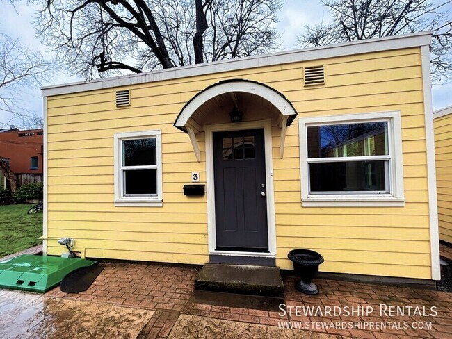 Photo - 2024 Emerald St Apartment