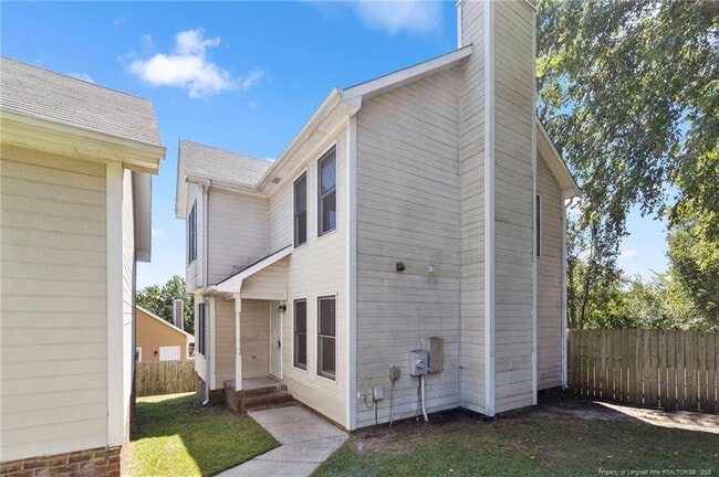 Foto del edificio - 324 Nettletree Ln