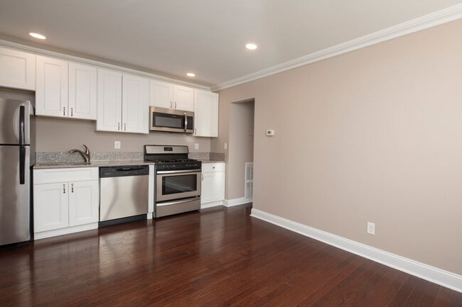 Interior Photo - Cambridge Manor
