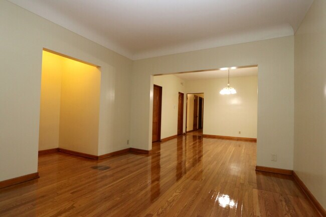 Building Photo - 2151 N Lawler Ave