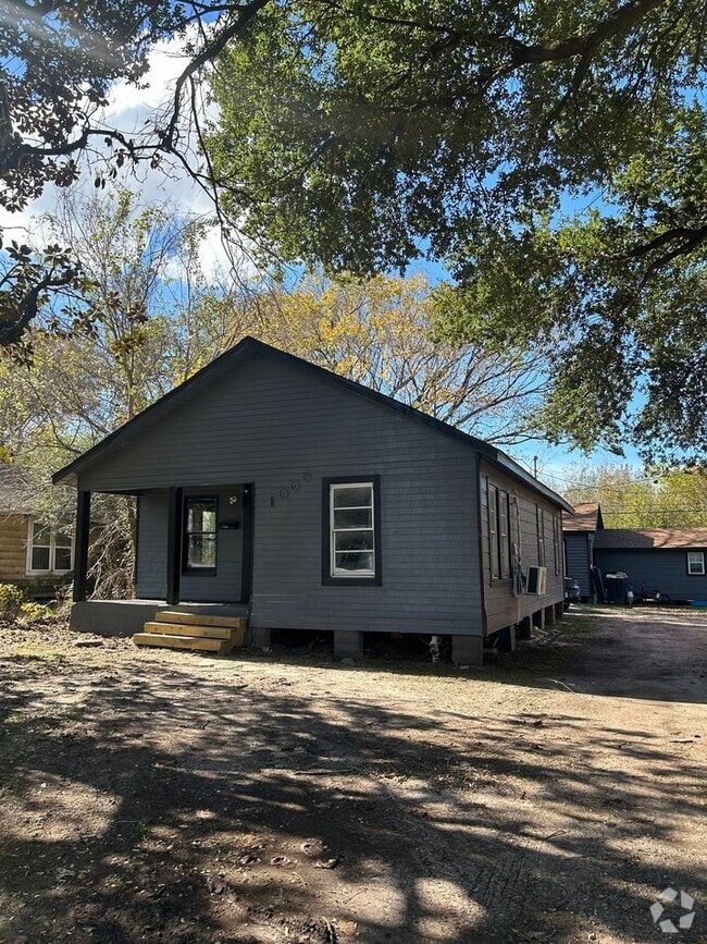 Building Photo - 1005 Defender St