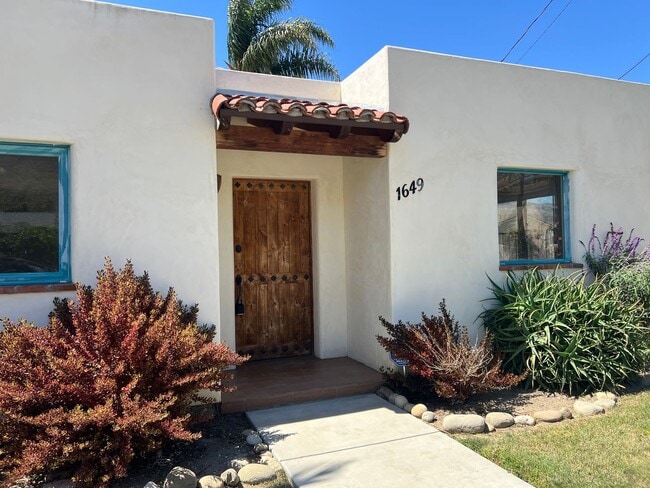 Foto del edificio - Charming Spanish Style Bungalow in West Ve...