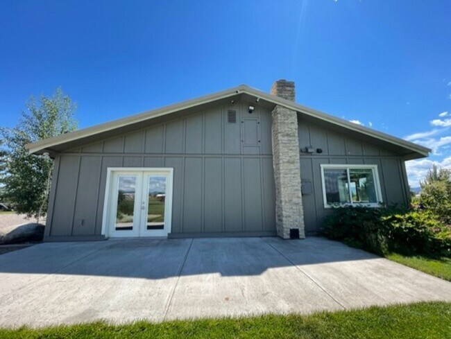 Foto del edificio - Beautiful Country Townhome!