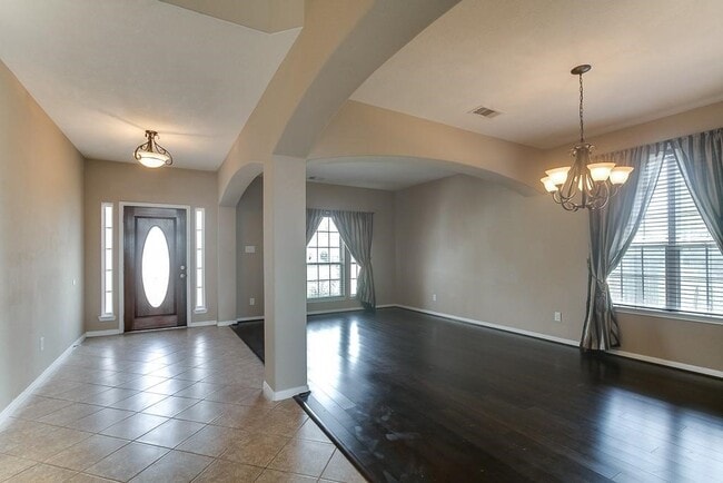 Foto del edificio - 5803 Cedar Field Way