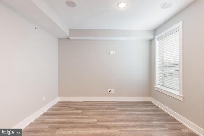 Foto del edificio - 421 W Cumberland St