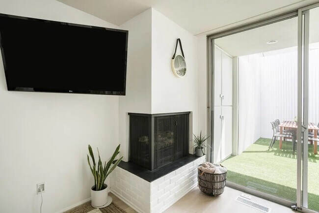 Foto del edificio - 1773 Torrance St