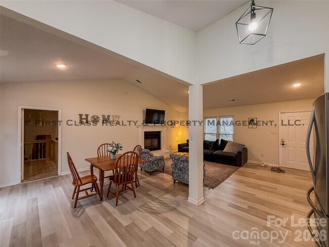 Foto del edificio - 5819 Woodrock Ct