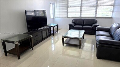 Building Photo - 1351 NE Miami Gardens Dr
