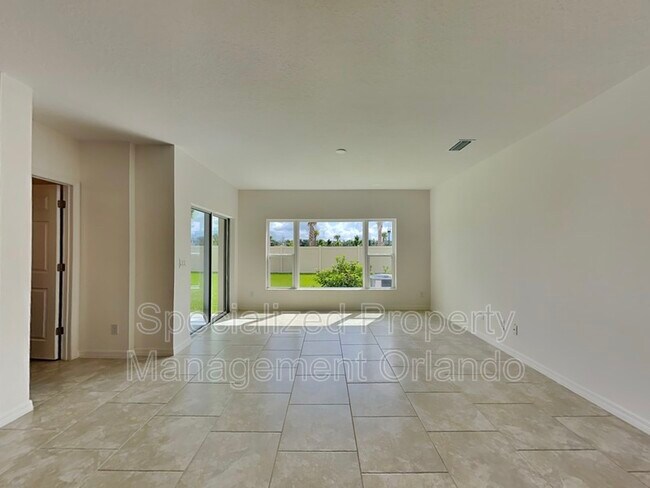 Foto del edificio - 4921 Conifer Cone Dr