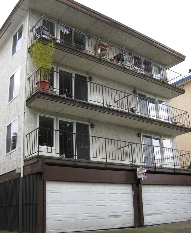 Building Photo - Bon A Ville Apartments - 1 bedroom