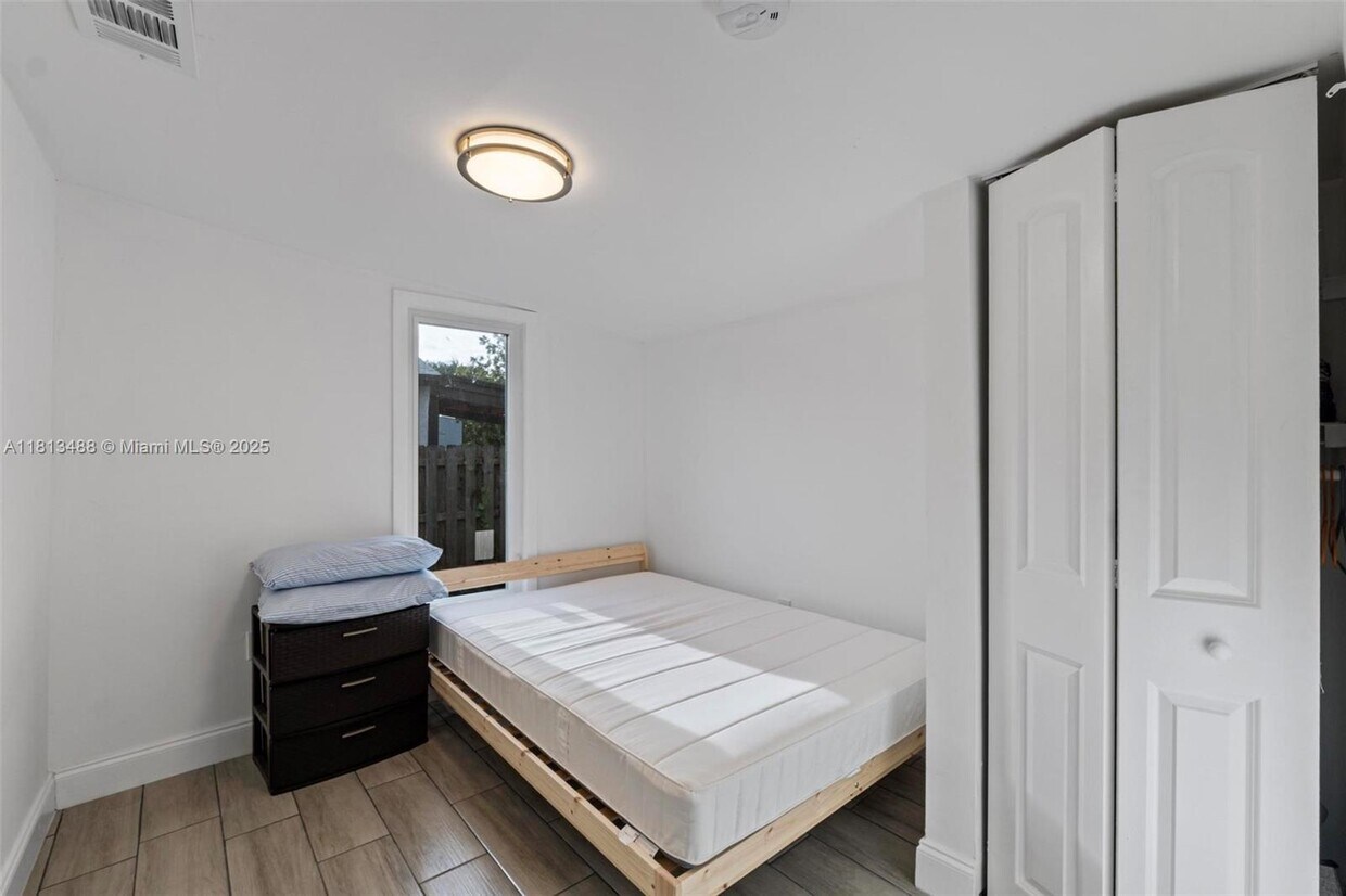 Foto principal - 1883 NW 68th St