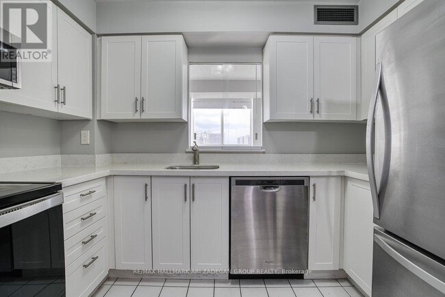 Photo du bâtiment - 21 Overlea Blvd