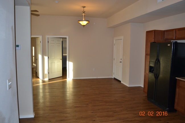 Kitchen/Dining - 715 Monnett Apartments