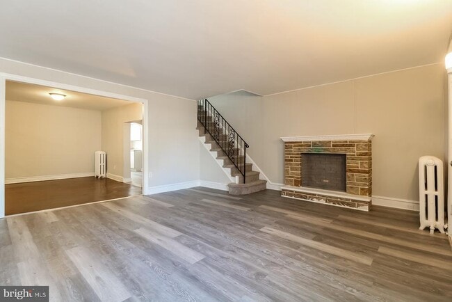 Foto del edificio - 7037 Elmwood Ave