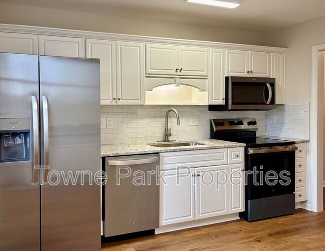 Foto del edificio - 327 Greendale Pl