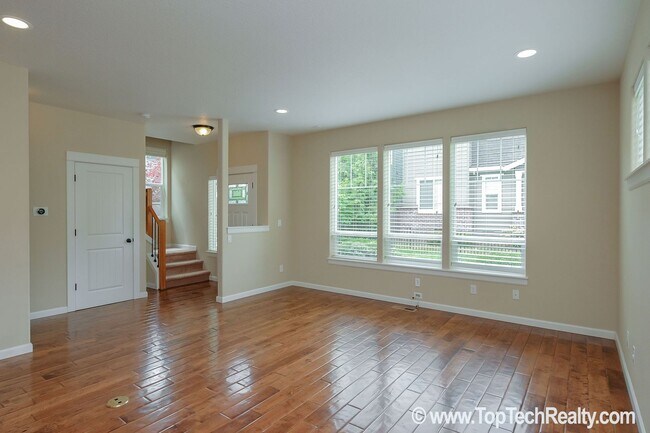 Building Photo - Charming 3BD · 2.5BA + Office/Den Single-F...