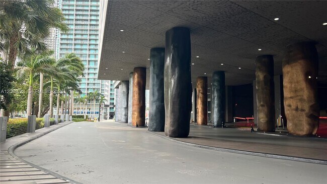 Building Photo - 495 Brickell Ave