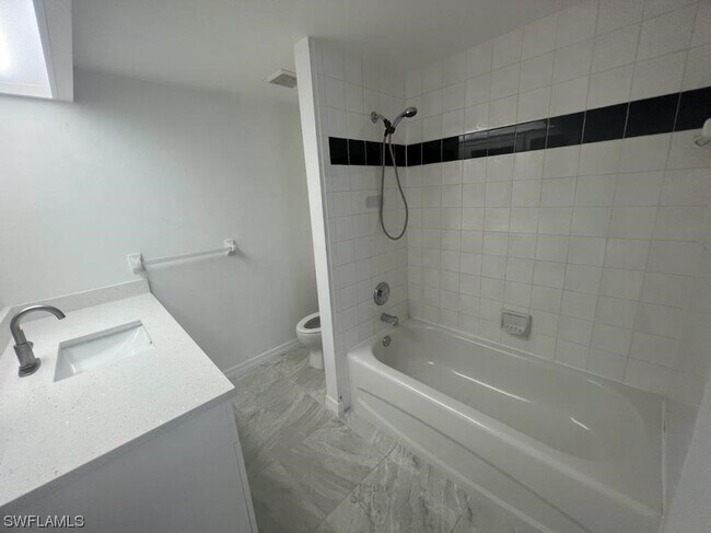 Foto del edificio - 5612 Rose Garden Rd
